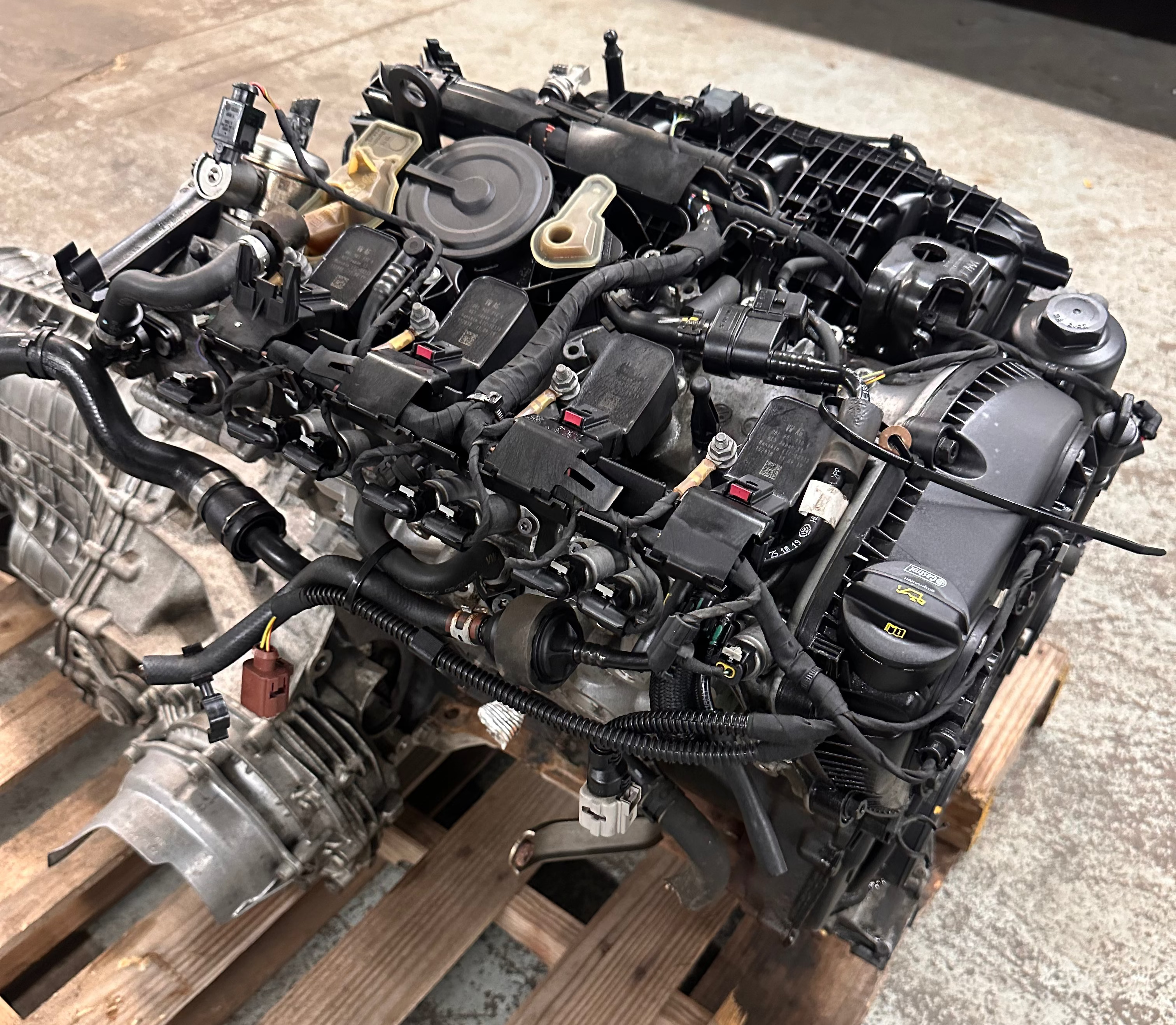 2017 - 2019 Audi A4 Gen 3 EA888 2.0L TFSI Engine + Automatic Transmission
